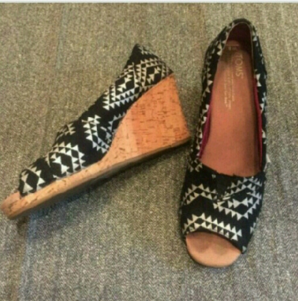 TOMS tribal print wedges